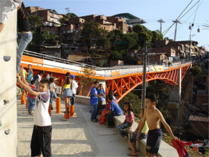 Dia 7  Bridges link the hills of informal housing